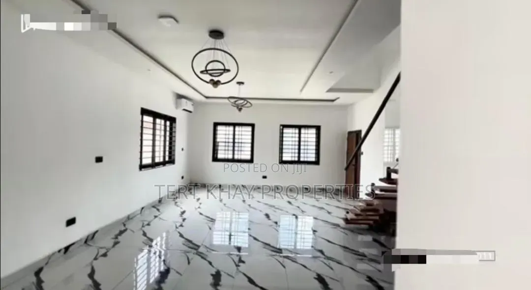 4bdrm Mansion in Adjiriganor, Boundary Road Area for sale