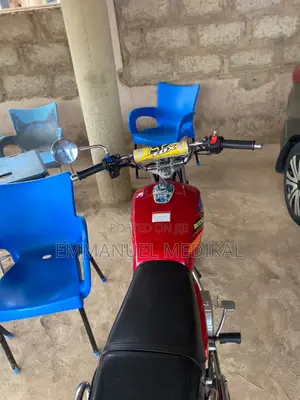 New Royal RY125 2025 Red