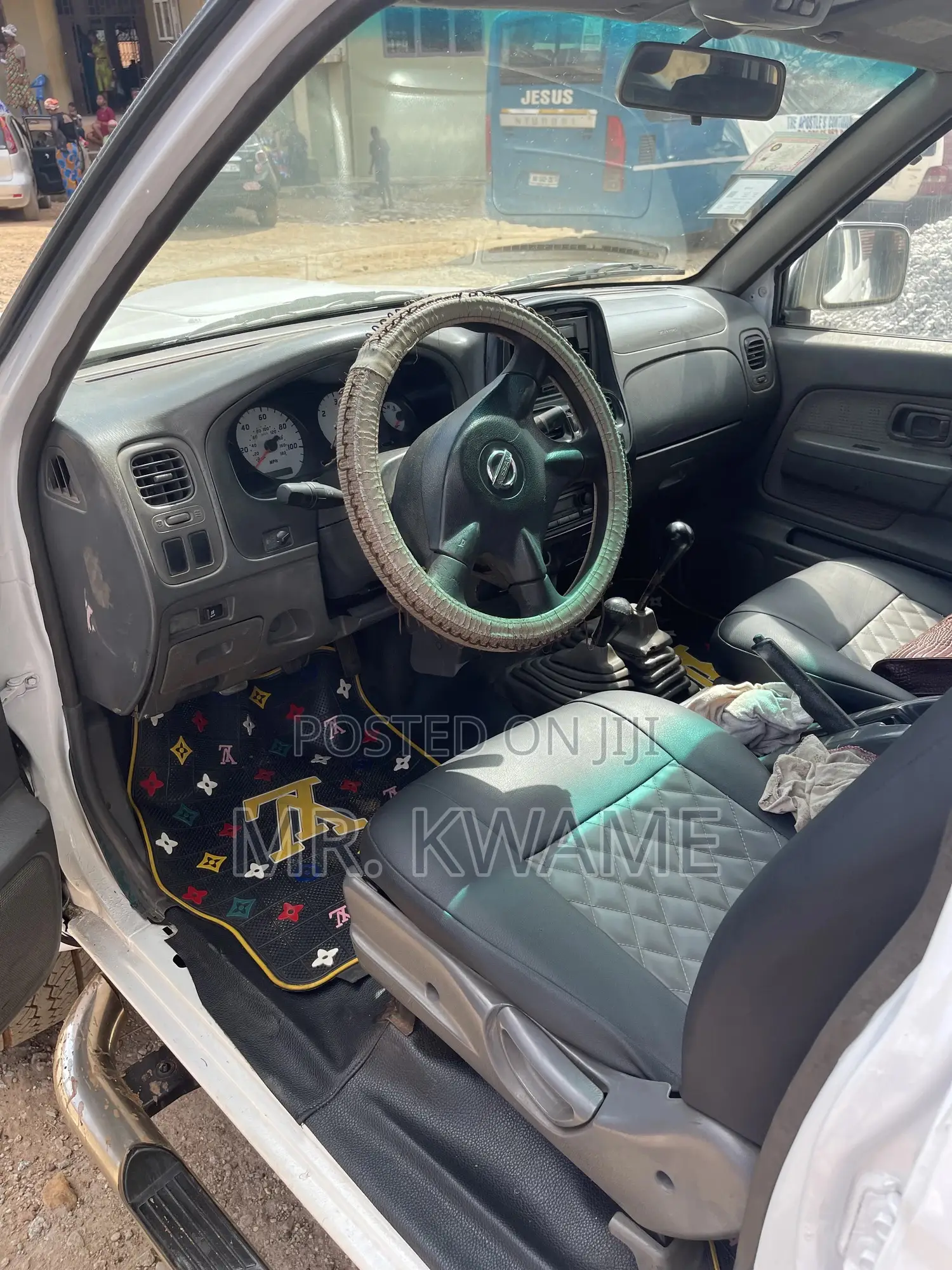 Nissan Hardbody 2014 White