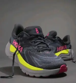 Hoka Arahi 8