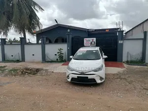 Toyota Corolla SE (1.8L 4cyl 2A) 2019 White