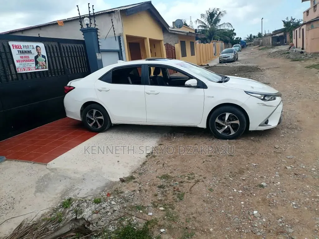 Toyota Corolla SE (1.8L 4cyl 2A) 2019 White