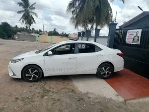 Toyota Corolla SE (1.8L 4cyl 2A) 2019 White