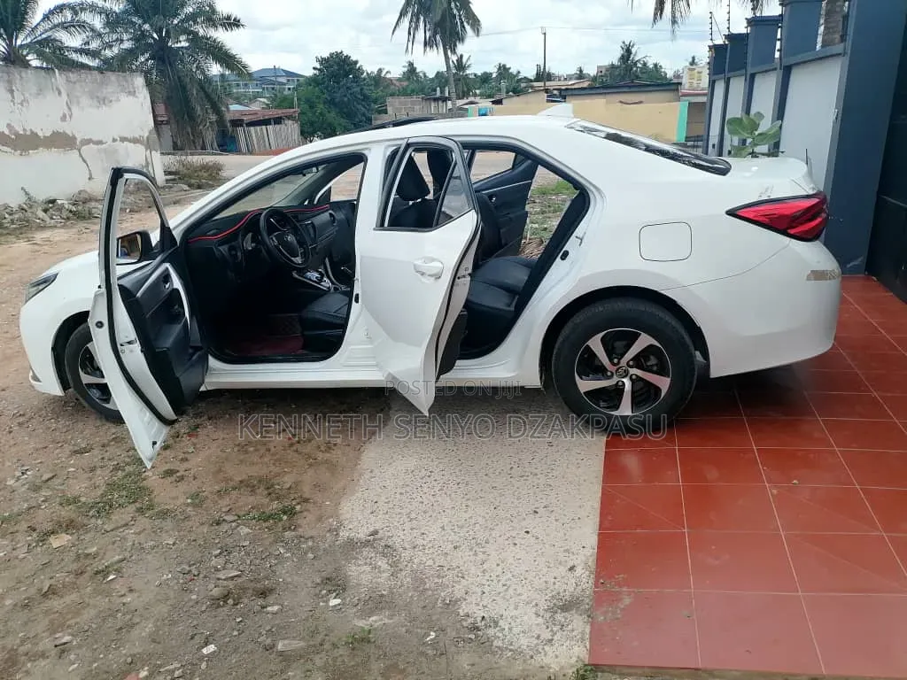 Toyota Corolla SE (1.8L 4cyl 2A) 2019 White