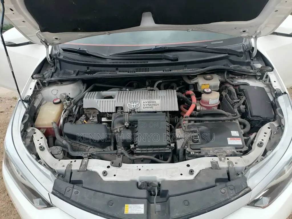 Toyota Corolla SE (1.8L 4cyl 2A) 2019 White