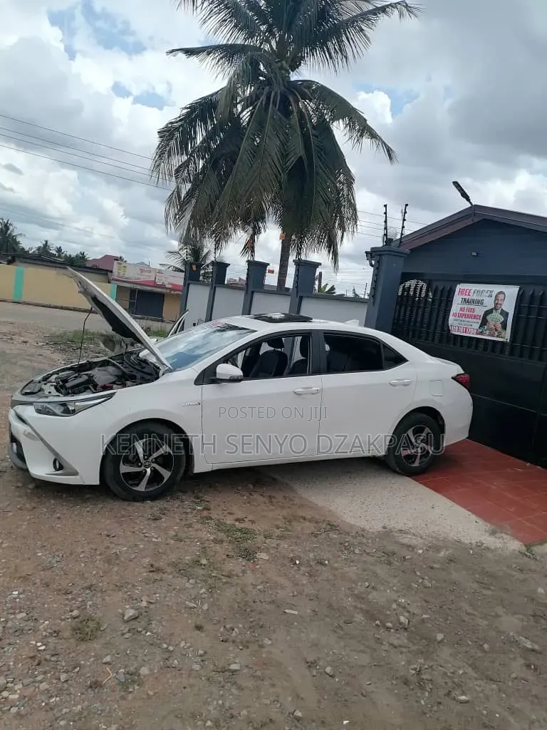 Toyota Corolla SE (1.8L 4cyl 2A) 2019 White