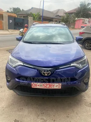 Toyota RAV4 LE 4dr SUV (2.5L 4cyl 6A) 2018 Blue