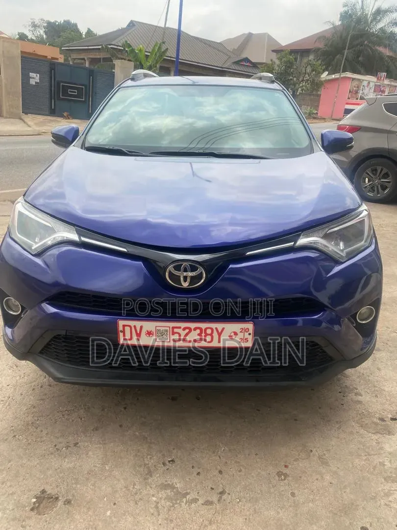 Toyota RAV4 LE 4dr SUV (2.5L 4cyl 6A) 2018 Blue