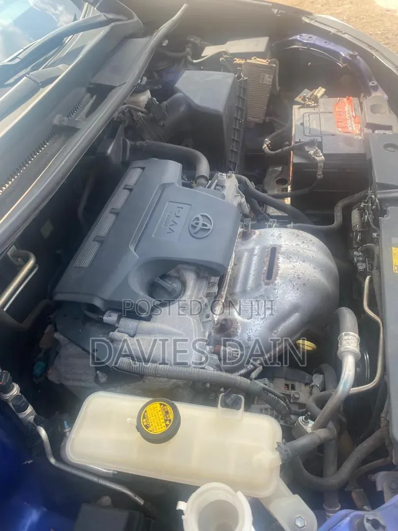 Toyota RAV4 LE 4dr SUV (2.5L 4cyl 6A) 2018 Blue