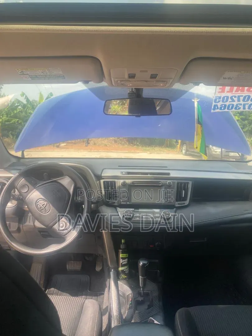 Toyota RAV4 LE 4dr SUV (2.5L 4cyl 6A) 2018 Blue
