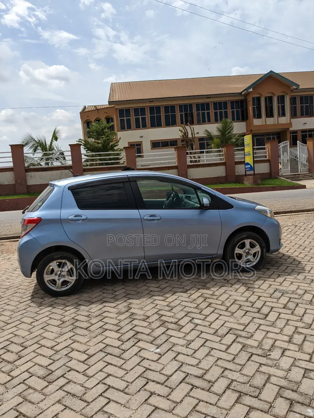 Toyota Vitz 1.3 AWD 3dr 2011 Blue