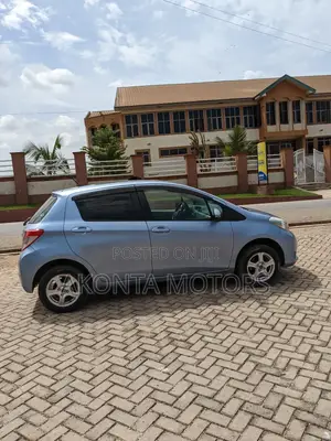 Toyota Vitz 1.3 AWD 3dr 2011 Blue