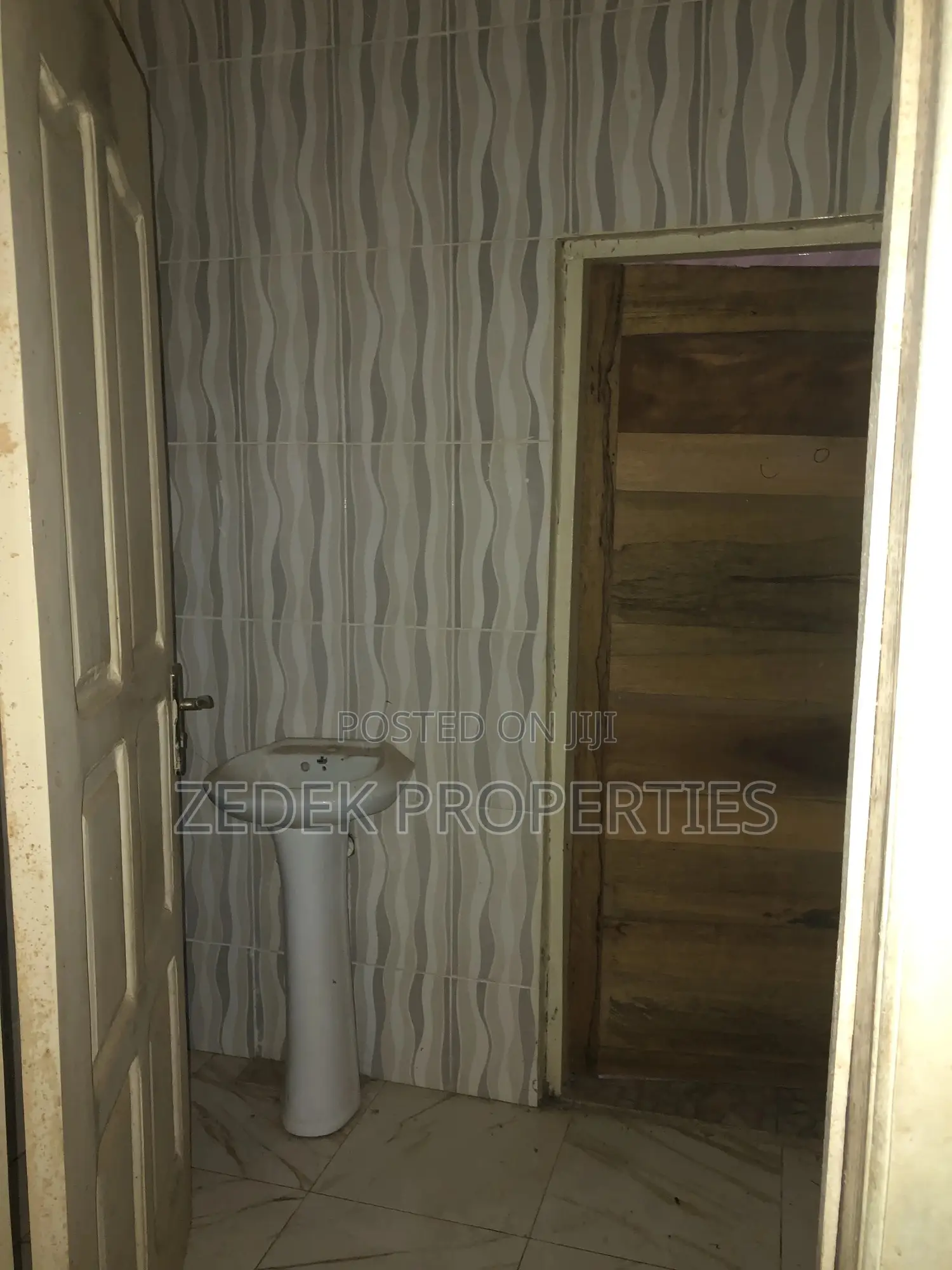 3bdrm Apartment in Kwabenya, Ashomang Estate for rent