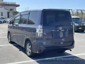 Toyota Voxy 2009