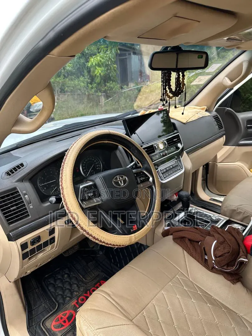 Toyota Land Cruiser 2024 White