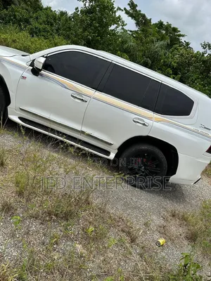 Toyota Land Cruiser 2024 White