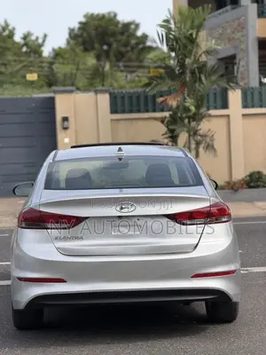 Hyundai Elantra Limited Sedan FWD (2.0L 4cyl 6A) 2017 Gray