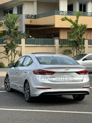 Hyundai Elantra Limited Sedan FWD (2.0L 4cyl 6A) 2017 Gray