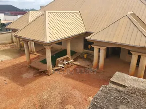 9bdrm House in Kumasi Metropolitan for sale