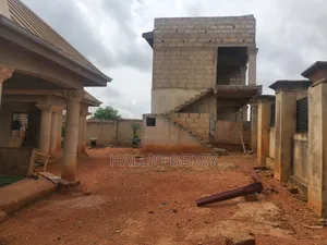 9bdrm House in Kumasi Metropolitan for sale