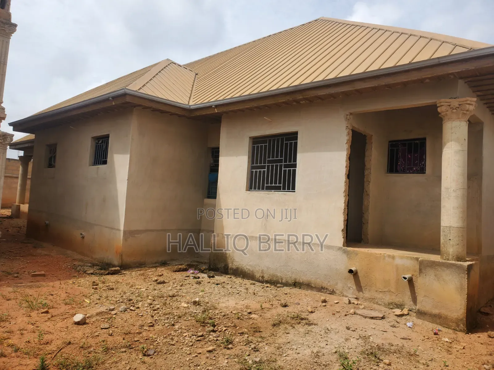 9bdrm House in Kumasi Metropolitan for sale