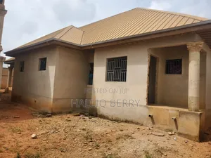 9bdrm House in Kumasi Metropolitan for sale