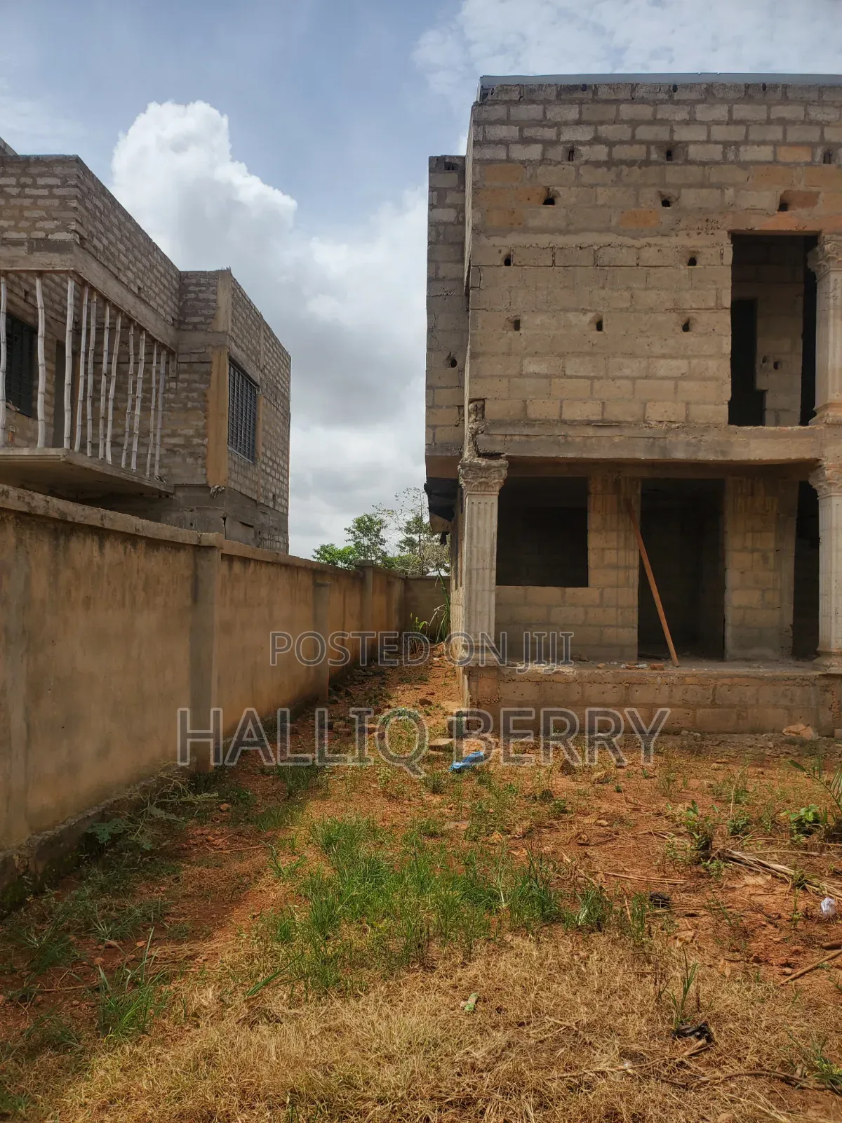 9bdrm House in Kumasi Metropolitan for sale