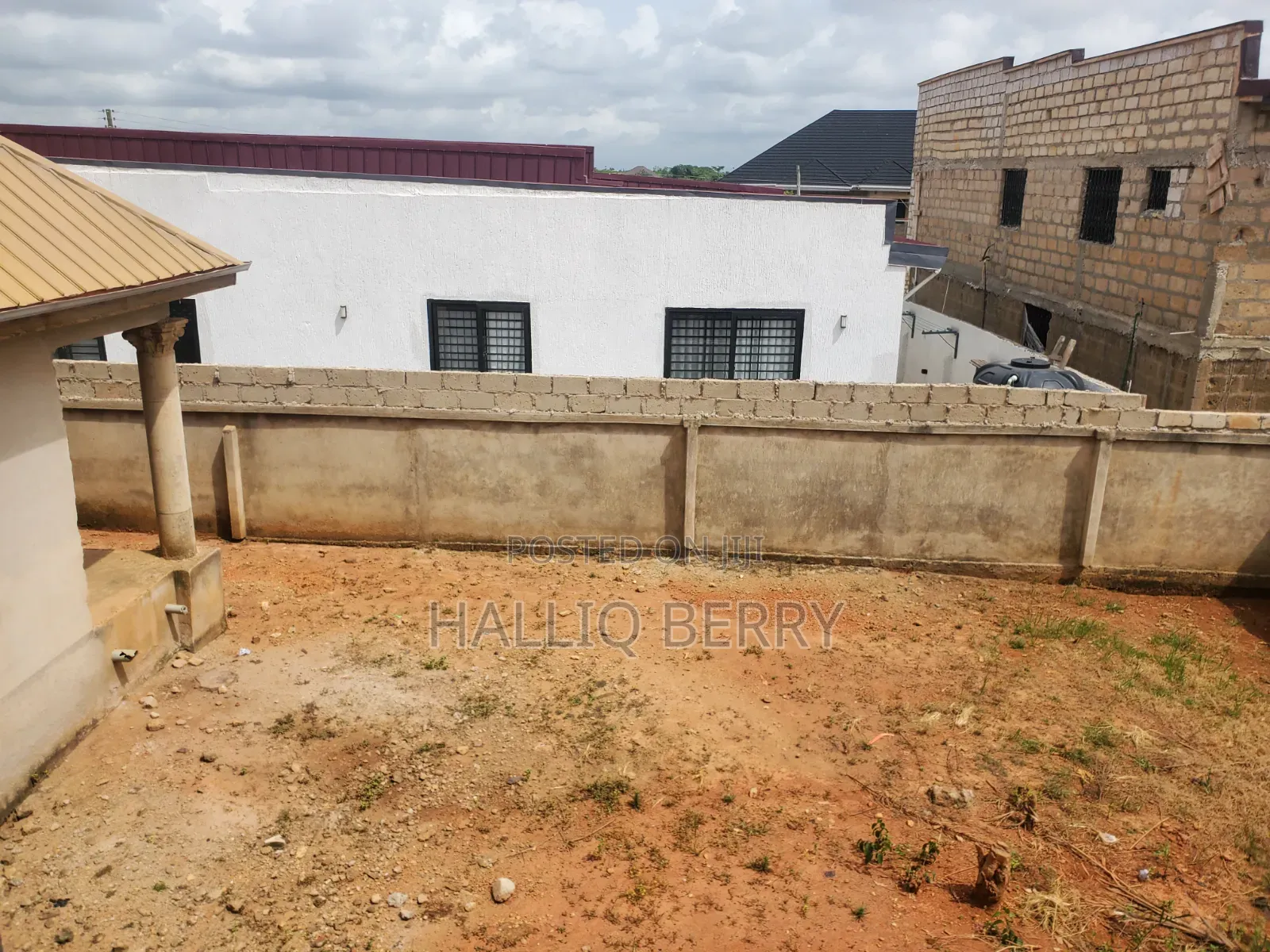 9bdrm House in Kumasi Metropolitan for sale