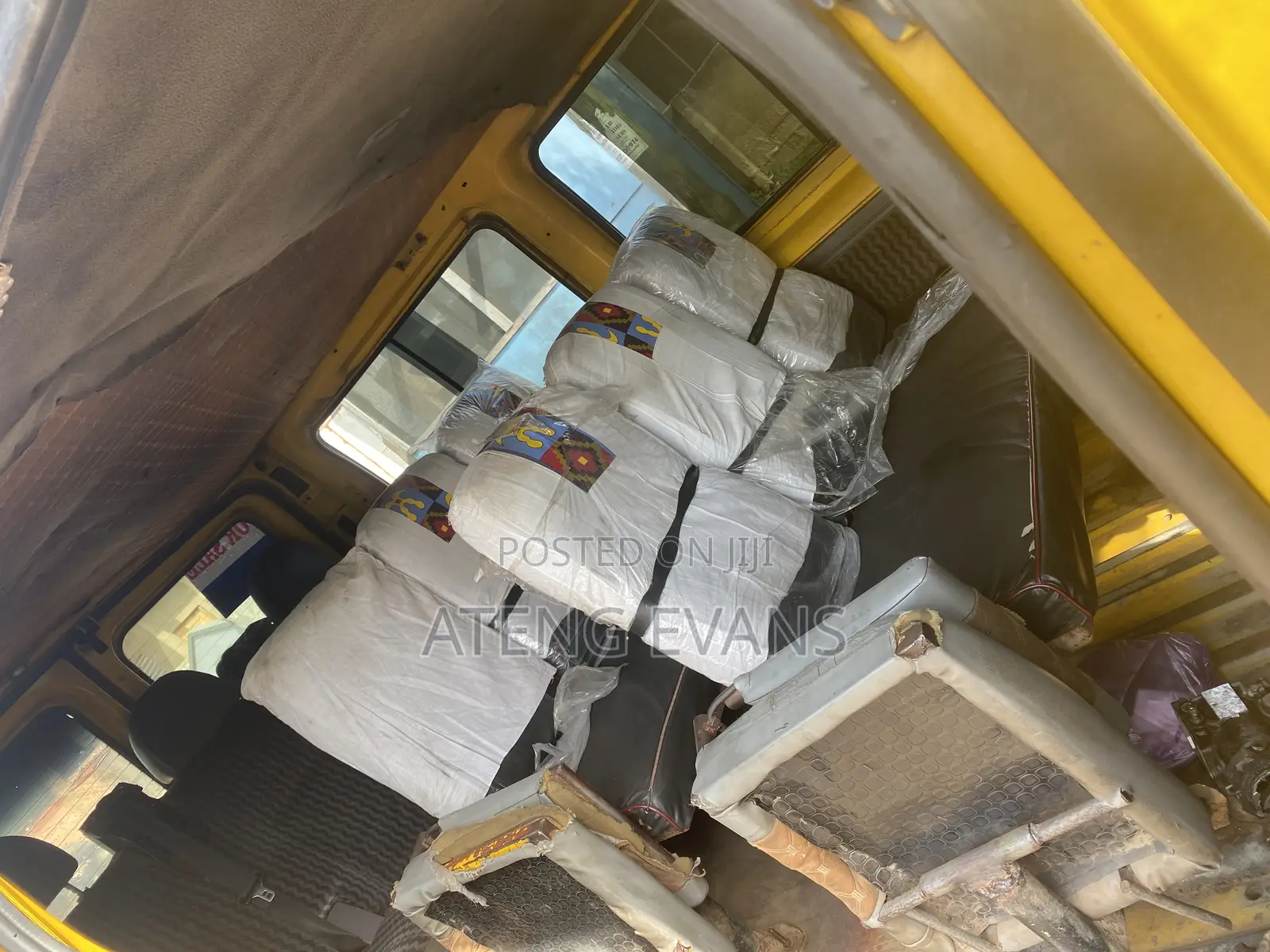 Ford Transit 2010 Yellow