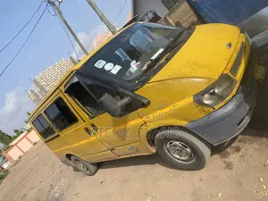 Ford Transit 2010 Yellow
