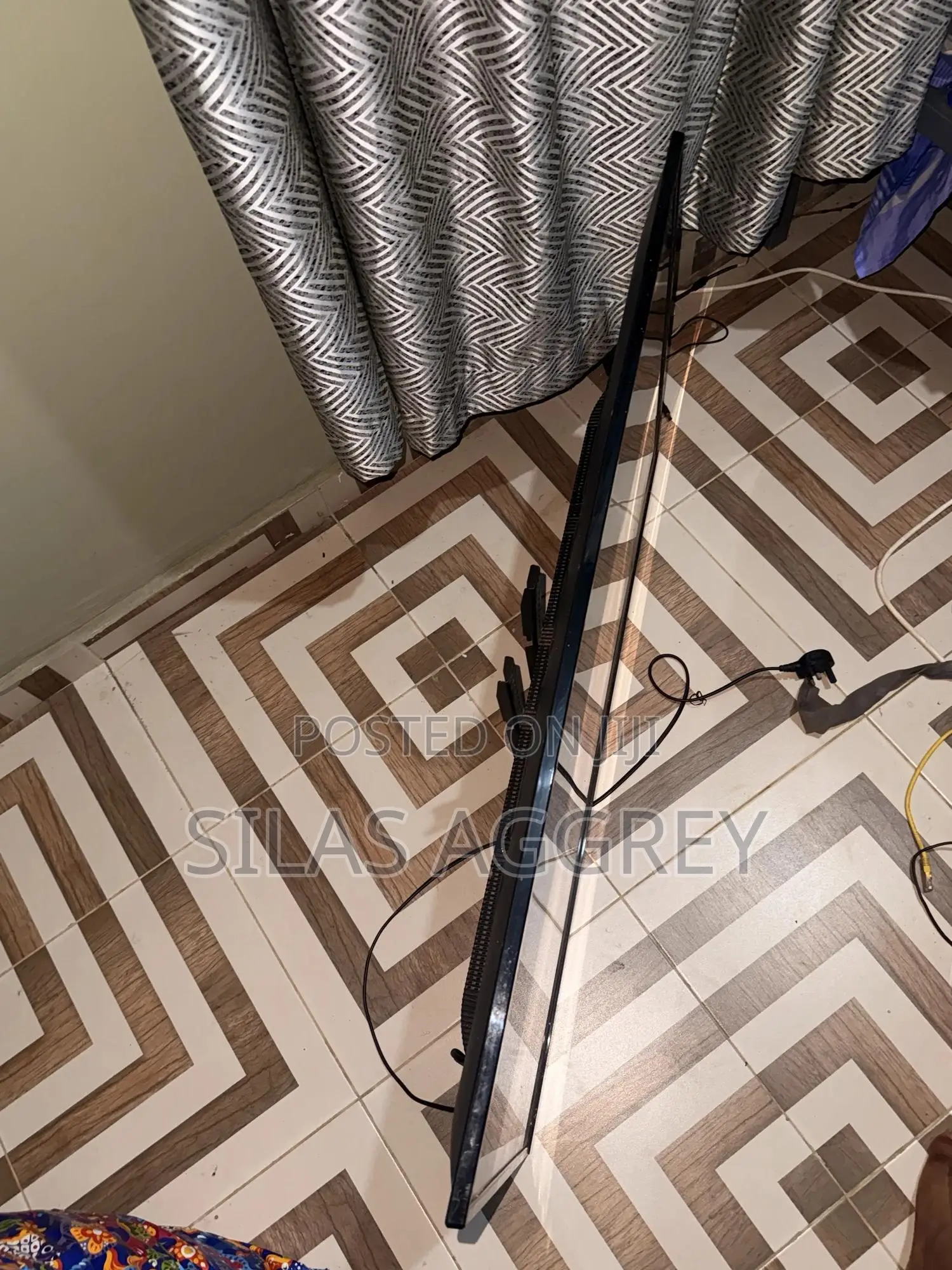 TCL 43 Inch Tv With Cracked Screen