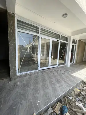 Double Shop for Rent in Circle