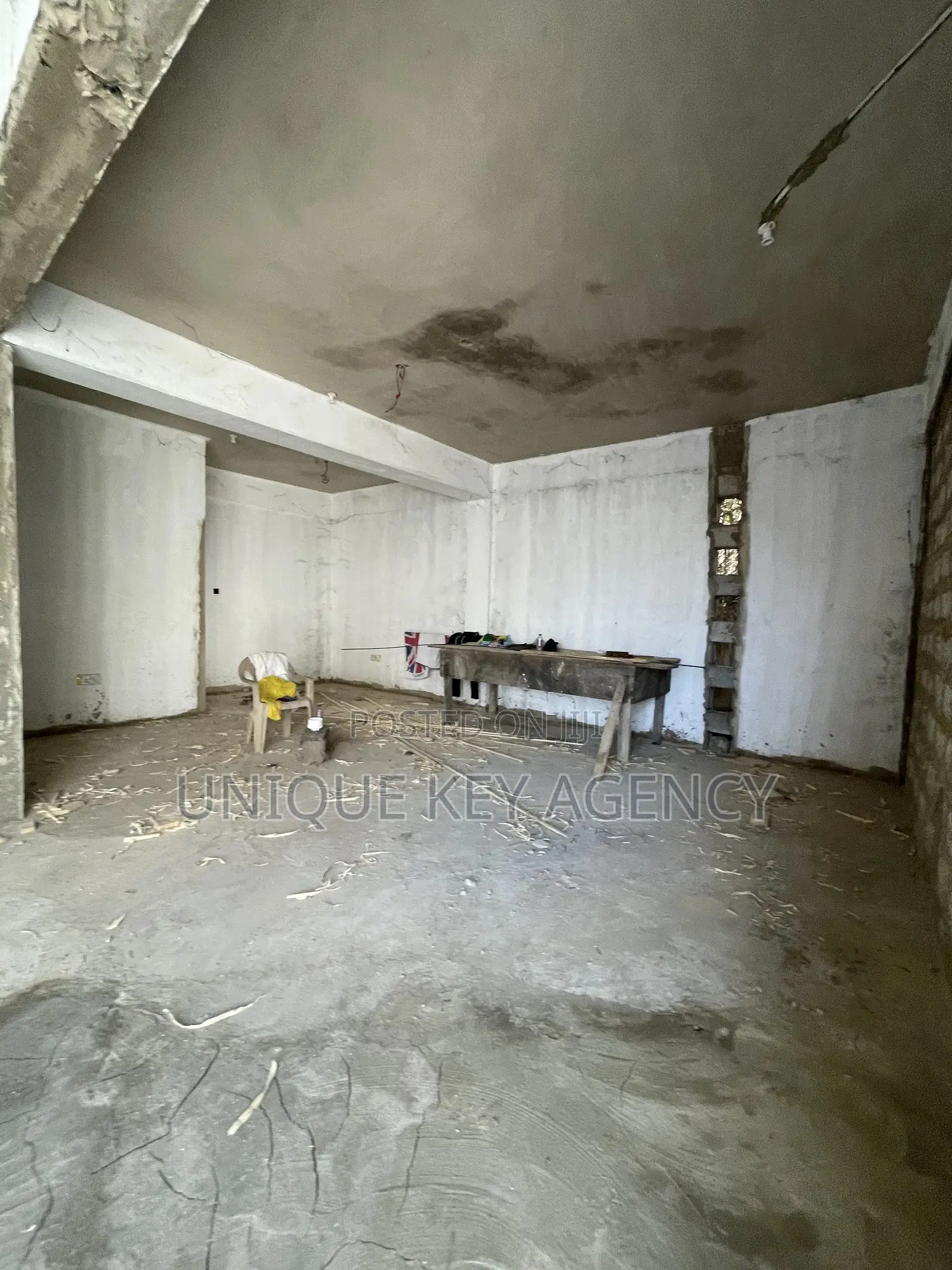 Double Shop for Rent in Circle