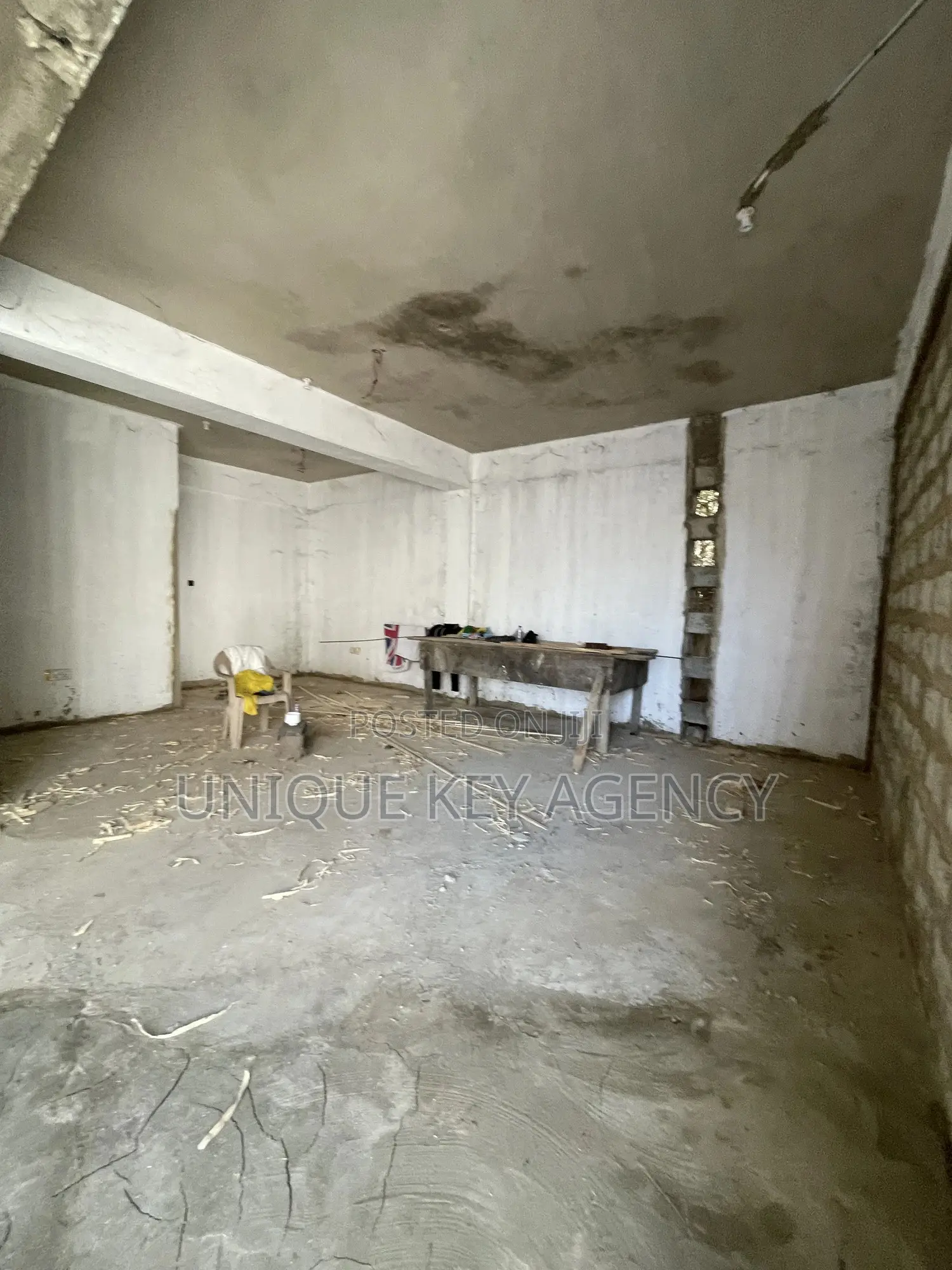 Double Shop for Rent in Circle
