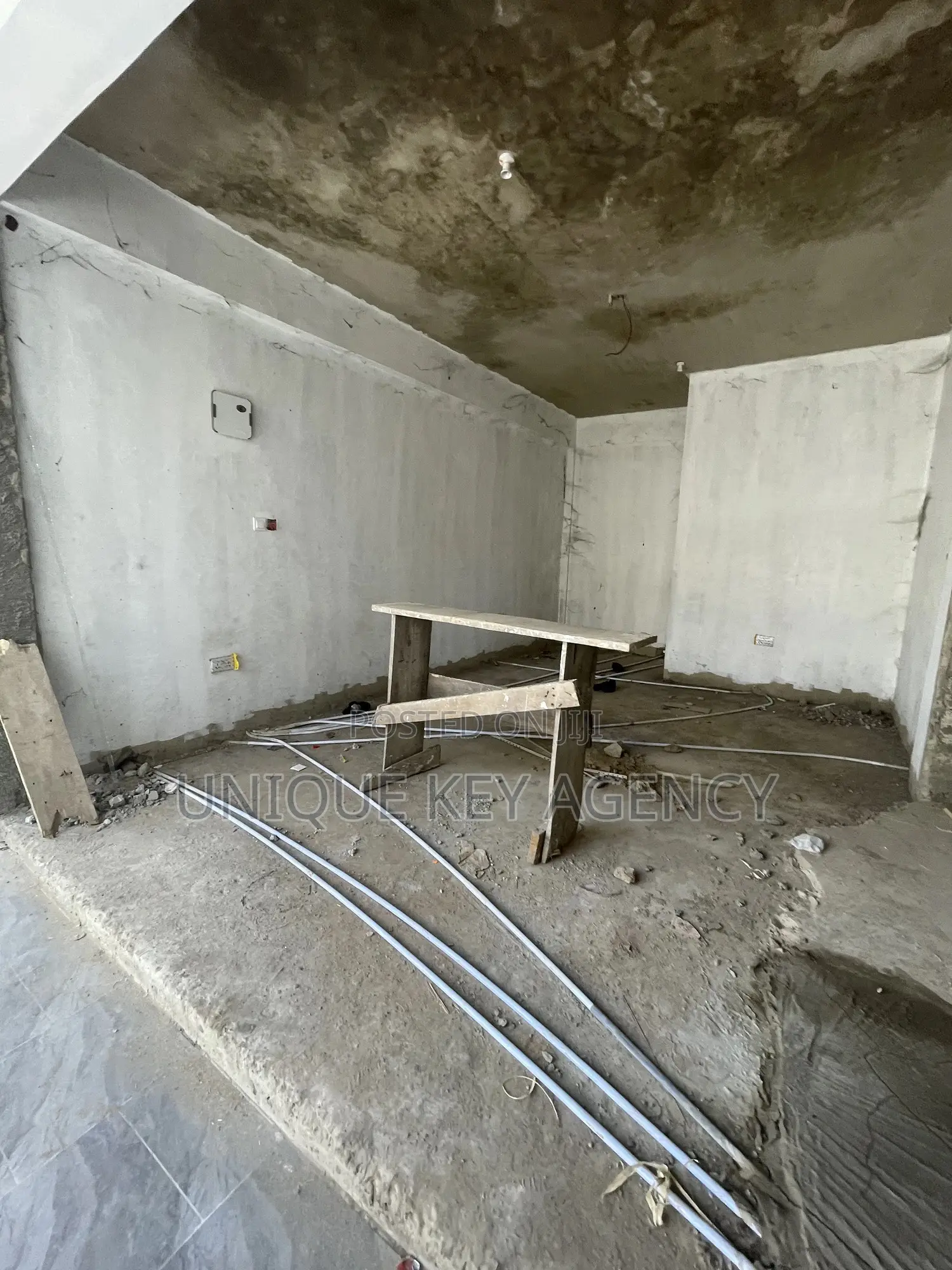 Double Shop for Rent in Circle