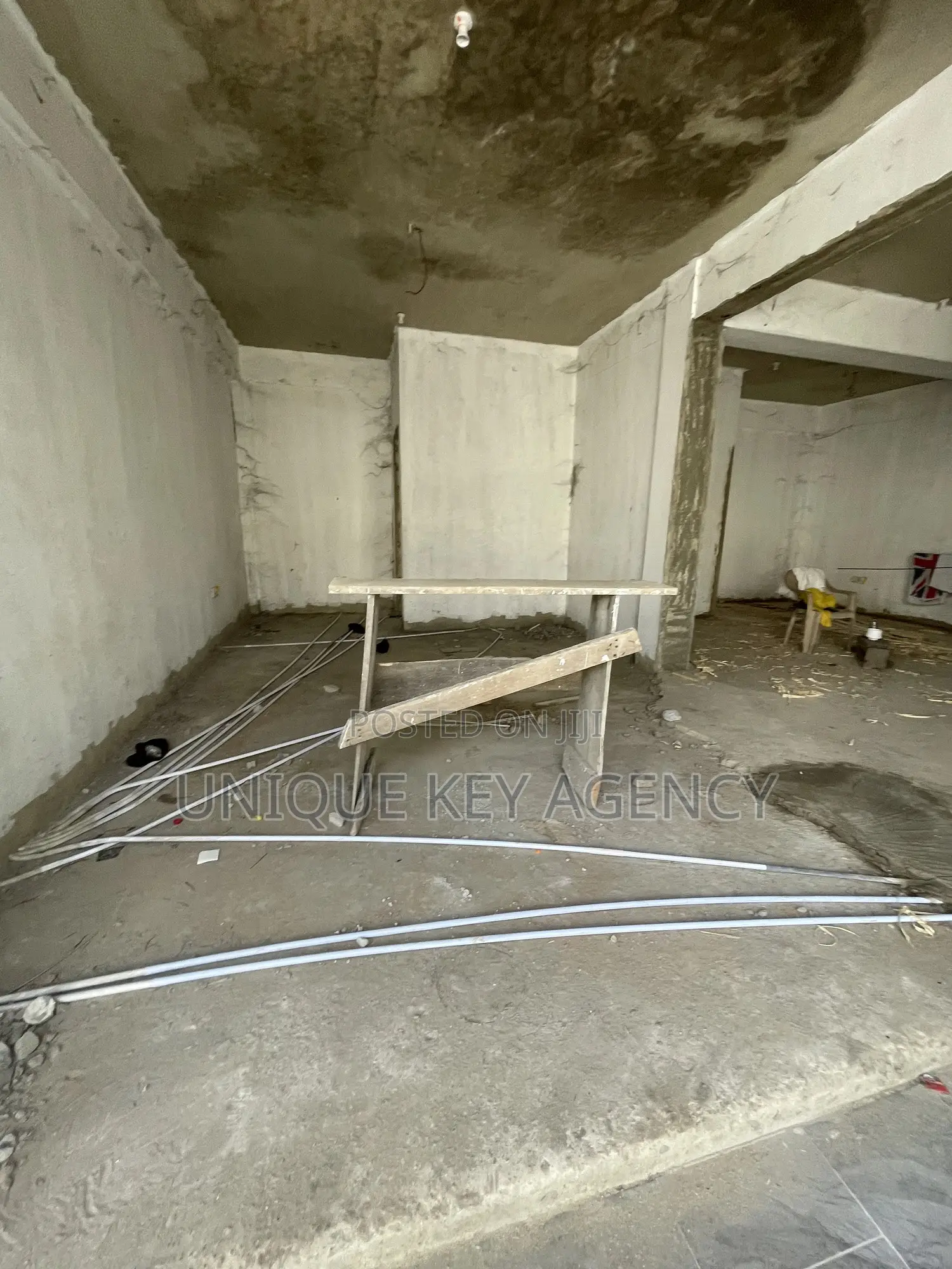 Double Shop for Rent in Circle