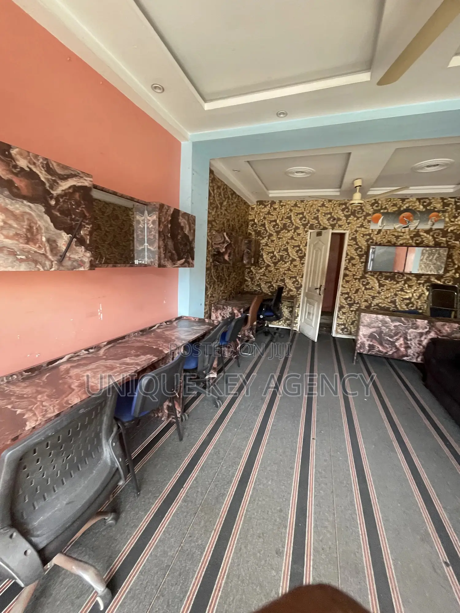 Space Shop To Let In Circle