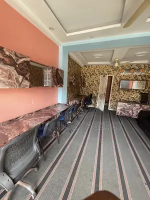 Space Shop To Let In Circle