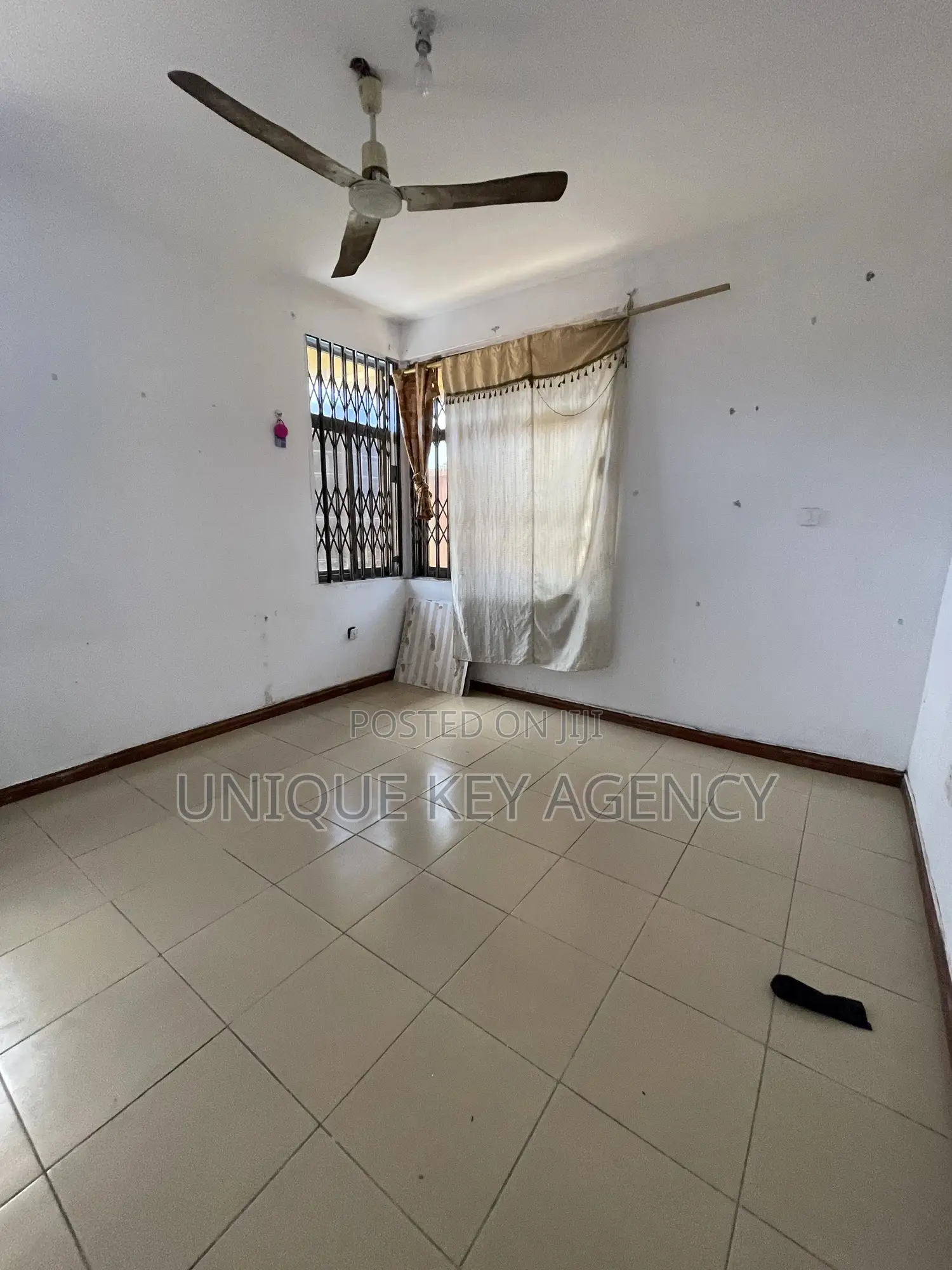Single Room With Shared Kitchen And Bathroom