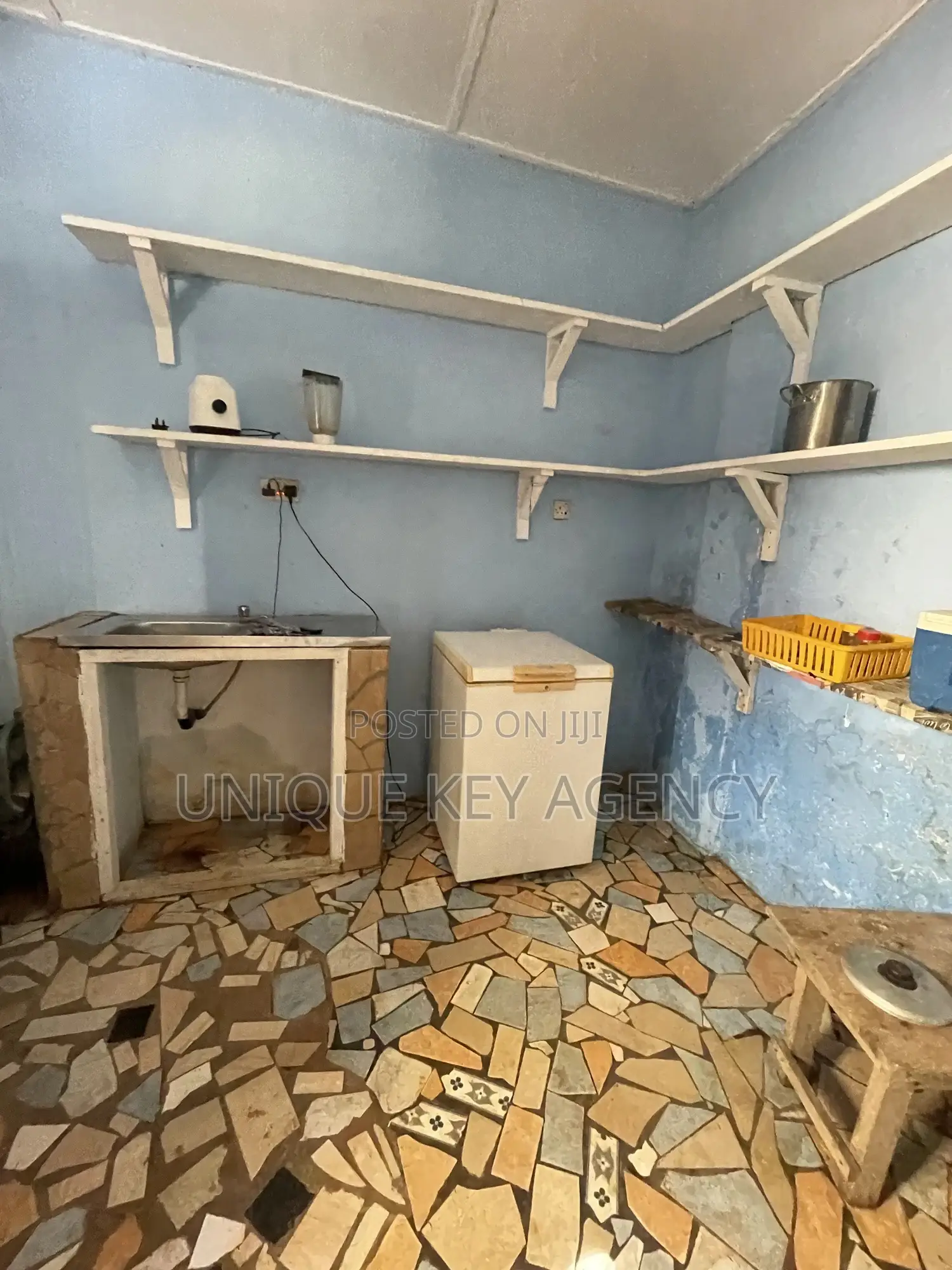 Single Room With Shared Kitchen And Bathroom