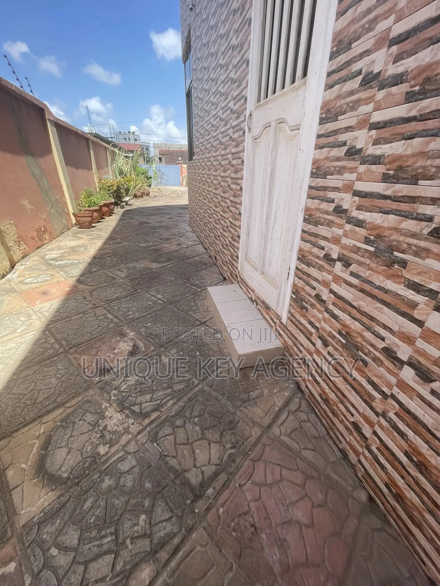 Single Room With Shared Kitchen And Bathroom