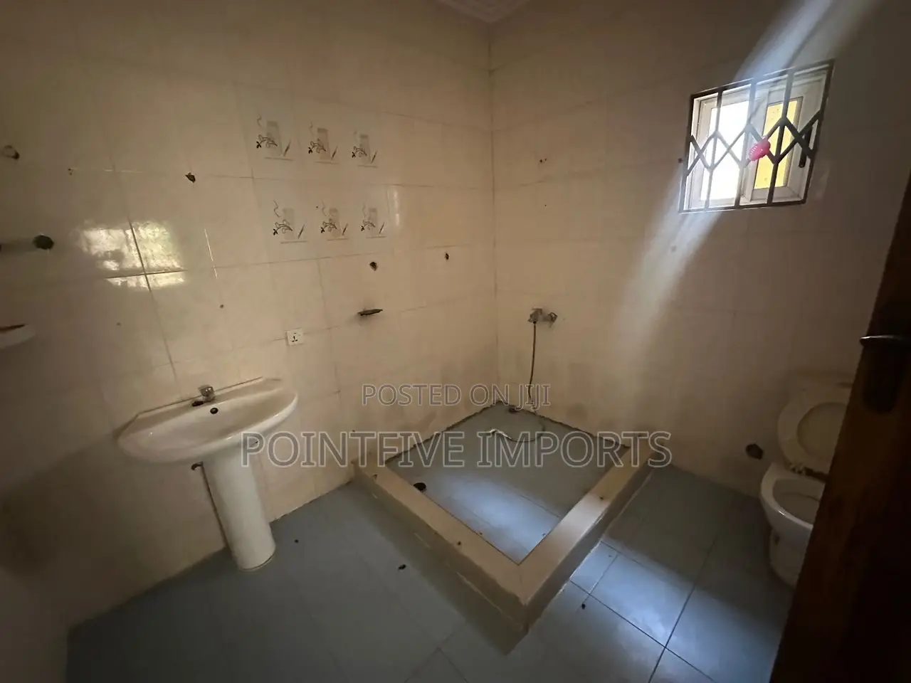 4bdrm Apartment in Pokuase for rent