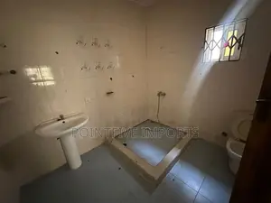 4bdrm Apartment in Pokuase for rent