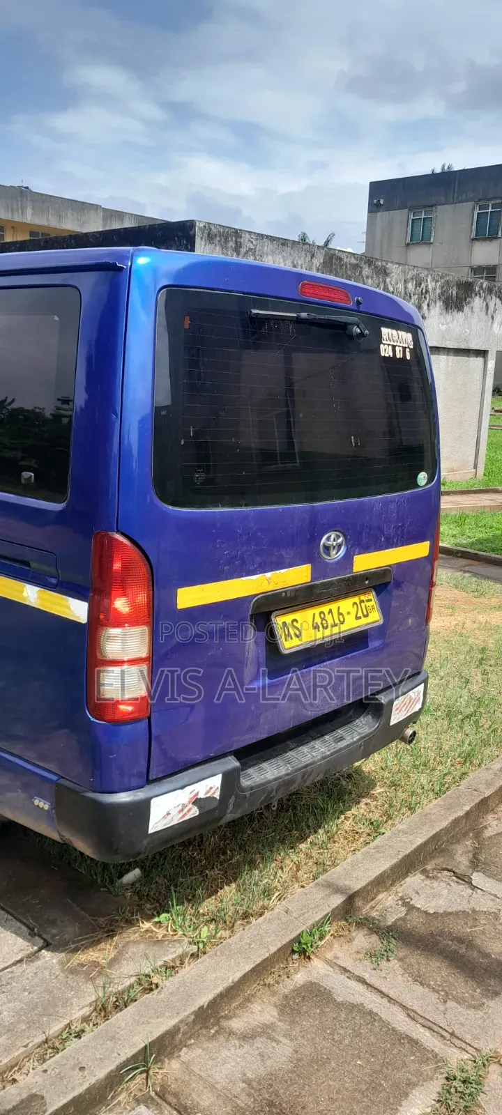 Toyota Grand HiAce 2010 Blue