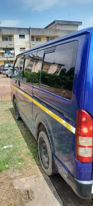 Toyota Grand HiAce 2010 Blue