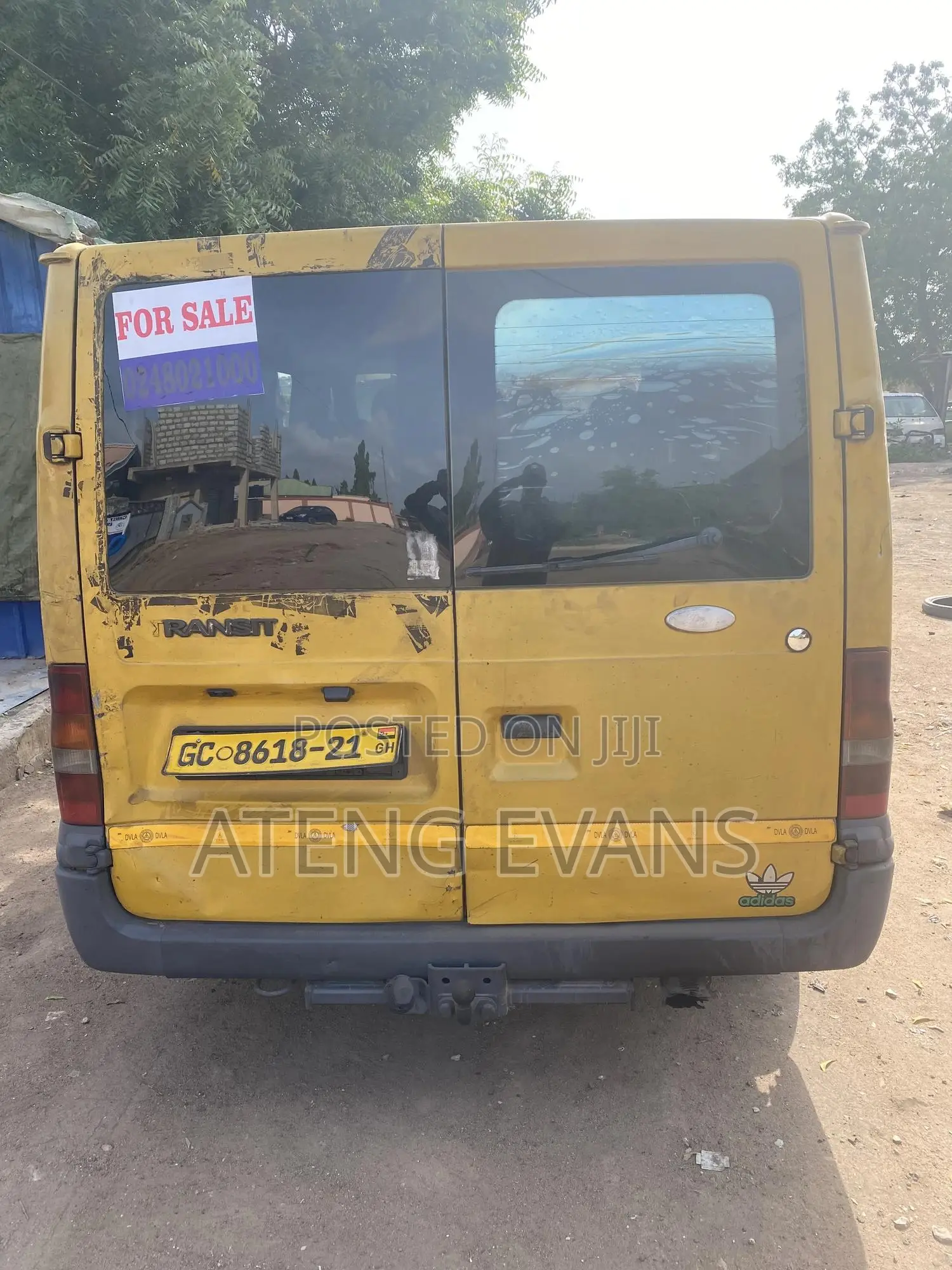 Ford Transit 2010 Yellow