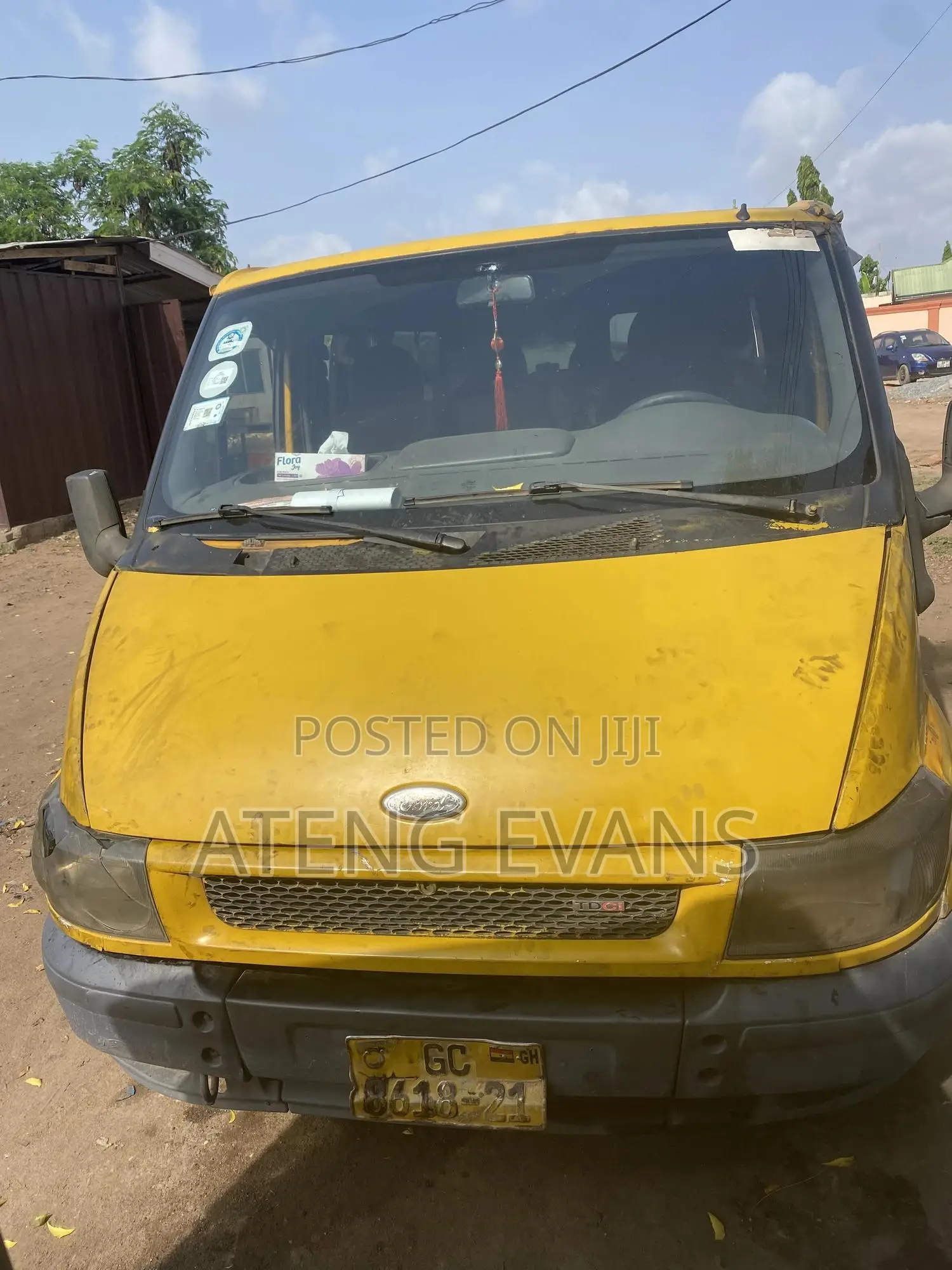 Ford Transit 2010 Yellow