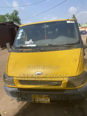 Ford Transit 2010 Yellow