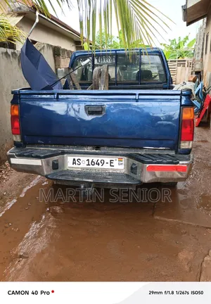 Nissan Hardbody 1996 Blue