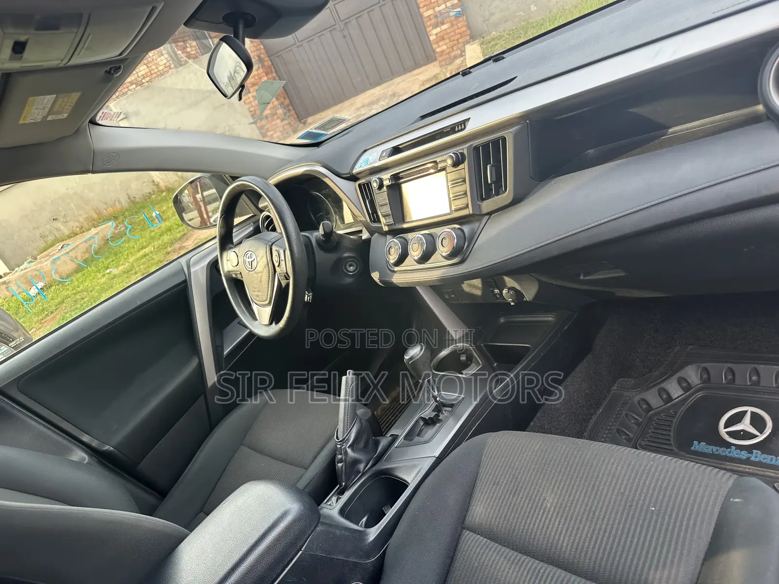 Toyota RAV4 XLE 4dr SUV AWD (2.5L 4cyl 6A) 2018 Gray